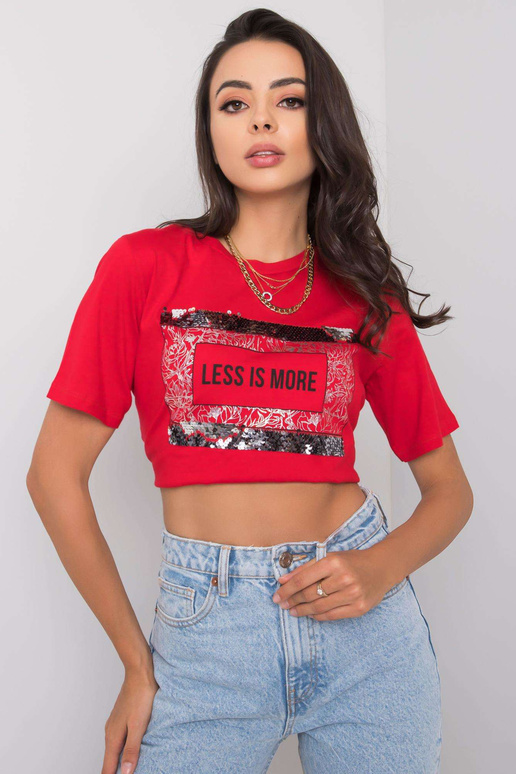 Sarkans t-krekls ar Nikki uzrakstu