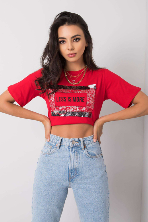 Sarkans t-krekls ar Nikki uzrakstu