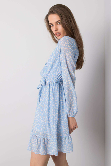 Zila kleita ar volāniem...