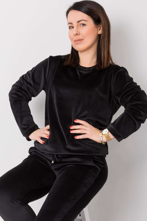 Žannas melnā velūra lielizmēra komplekts Žannas melnā velūra lielizmēra komplekts