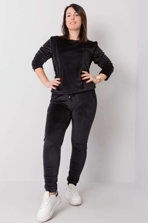 Žannas melnā velūra lielizmēra komplekts Žannas melnā velūra lielizmēra komplekts