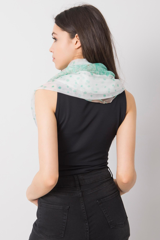 Zaļa un bēša šalle ar rakstiem