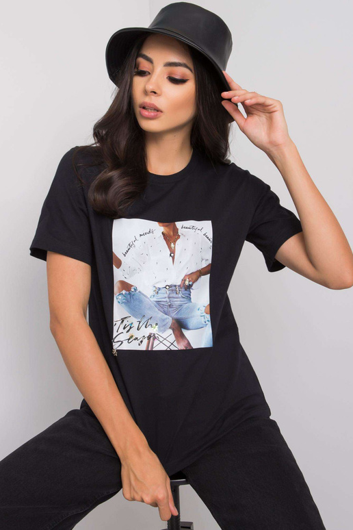 Melns T-krekls ar Aya aplikāciju