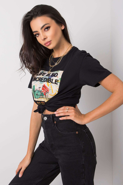 Melns t-krekls ar uzrakstu Adalia