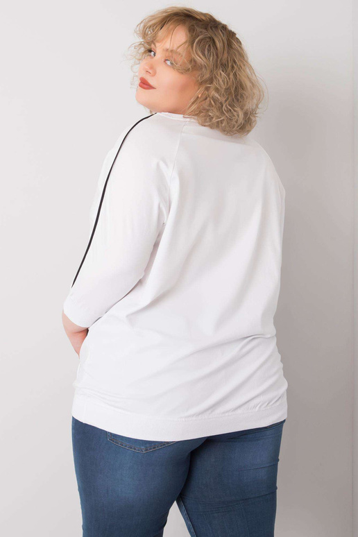 Balta plus izmēra blūze ar kabatu Meg