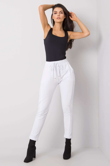 Baltas bikses Aptuveni