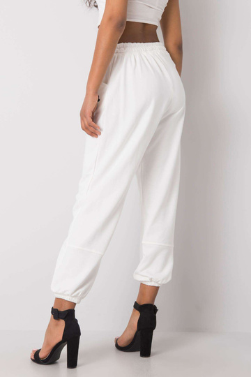 Richelle Baltas sporta bikses 2