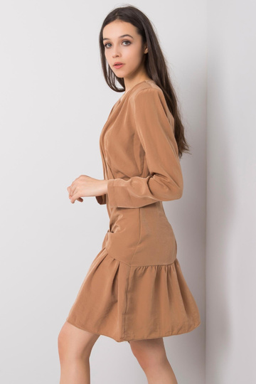 Gaiši brūna volānu kleita...