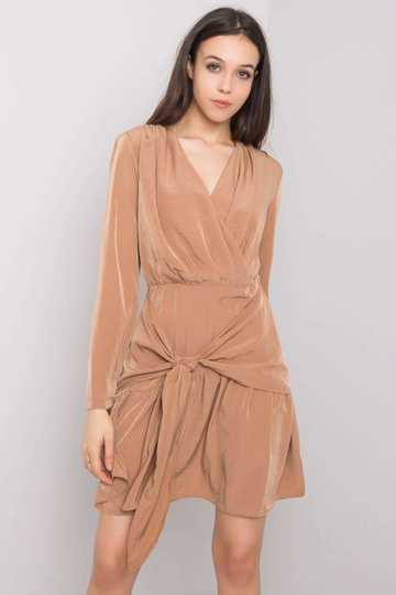 Gaiši brūna volānu kleita... 2