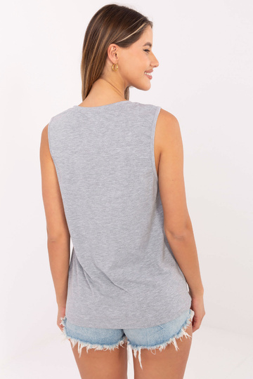 Pelēks tops ar apdruku...