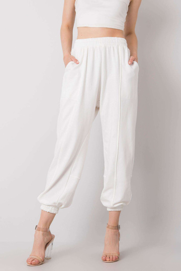 Baltas jūnija treniņbikses