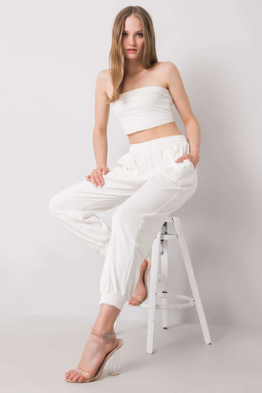 Baltas jūnija treniņbikses