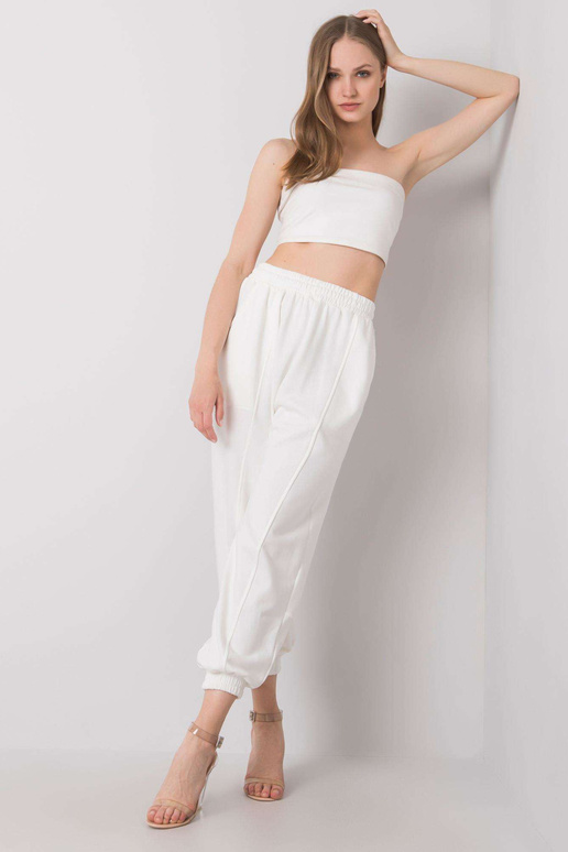 Baltas jūnija treniņbikses