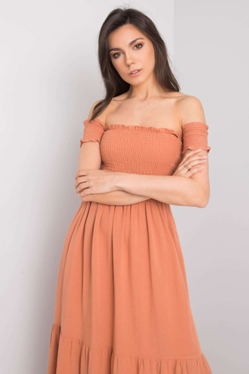 Oranža kleita ar volāniem... 2