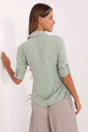 Zeina gaiši zaļais krekls...