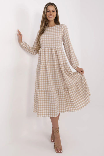 Bēša rūtainā kleita...