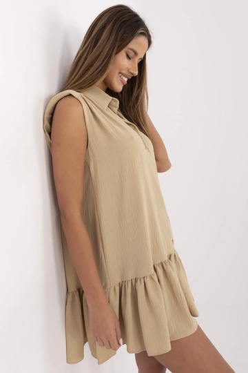 Bēša kleita ar volāniem... 2