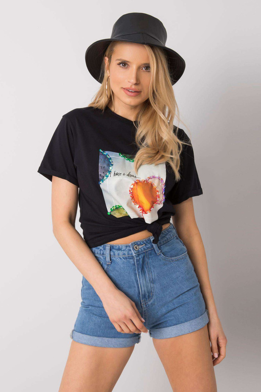 Melns T-krekls ar Vesna aplikācijām