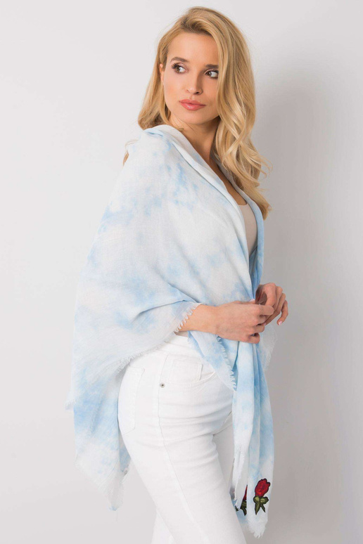 Gaiši zils pleds ar svītrām