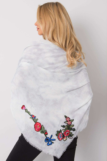 Pelēks pleds ar svītrām 2