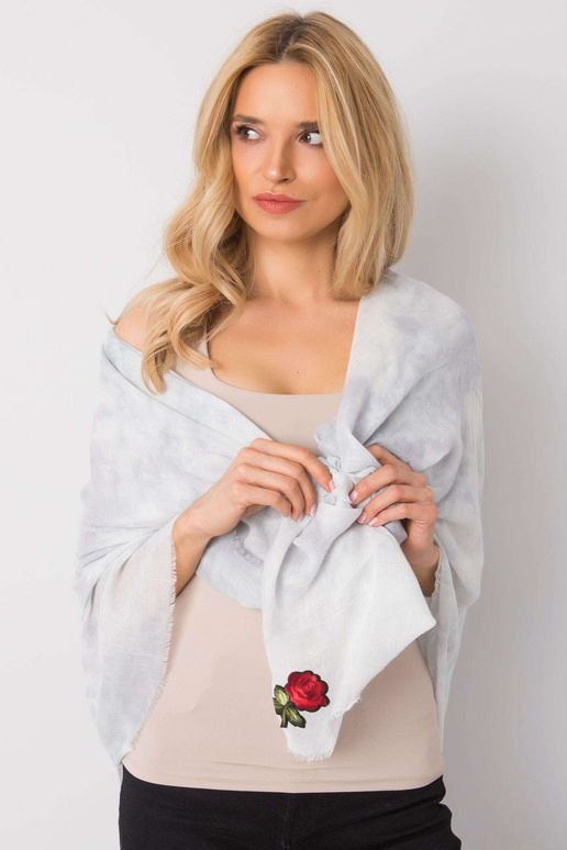 Pelēks pleds ar svītrām