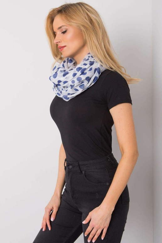 Balts-tumši zils skurstenis ar rakstiem