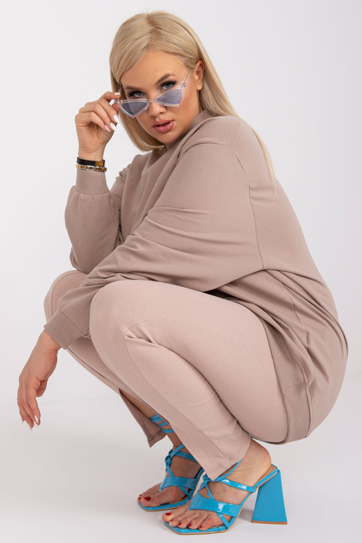 Tumši bēšs liela izmēra sporta krekls...