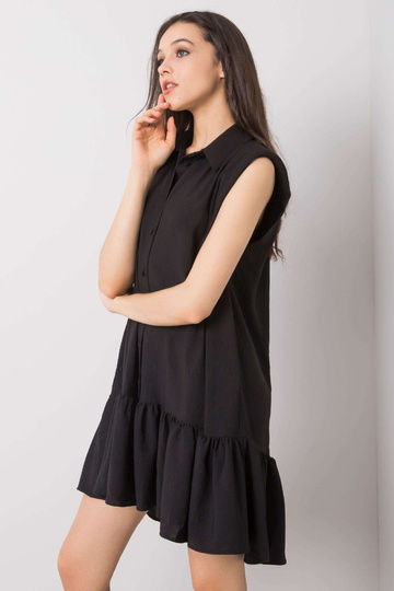 Melna kleita ar volāniem...