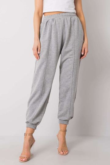 Pelēkas treniņbikses jūnijs