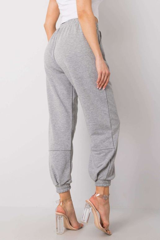 Pelēkas treniņbikses jūnijs