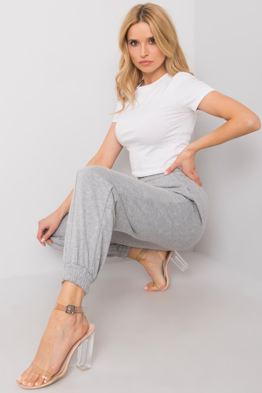 Pelēkas treniņbikses jūnijs