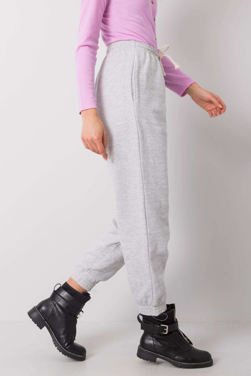 Pelēkas treniņbikses Anette TU MANI... Pelēkas treniņbikses Anette TU MANI...