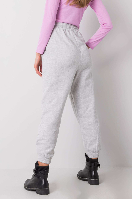 Pelēkas treniņbikses Anette TU MANI... Pelēkas treniņbikses Anette TU MANI...