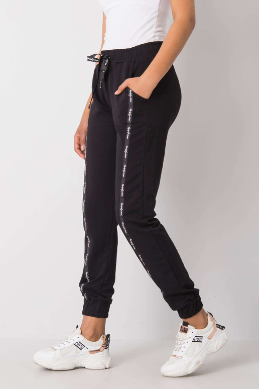 Melnas Sawyer sporta bikses