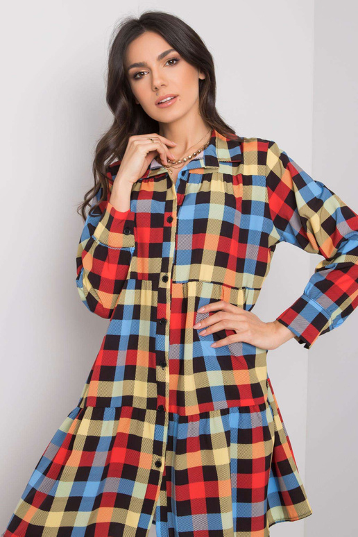 Jendayi sarkana un zila rūtaina kleita