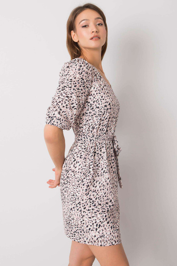 Netīri rozā kleita ar...