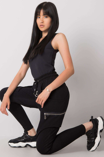 Megana Melnas sporta bikses