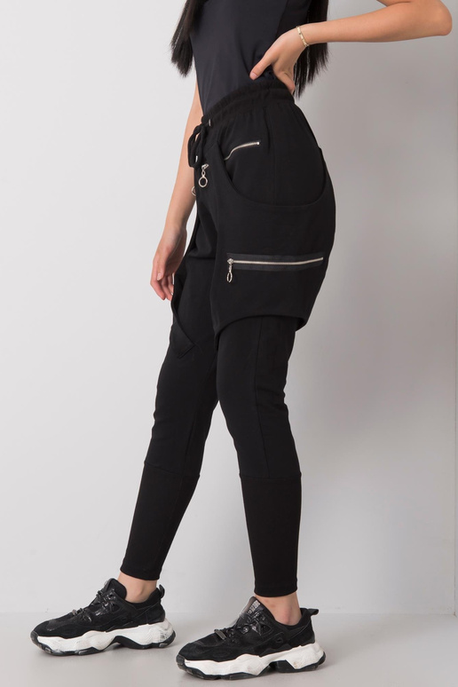 Megana Melnas sporta bikses