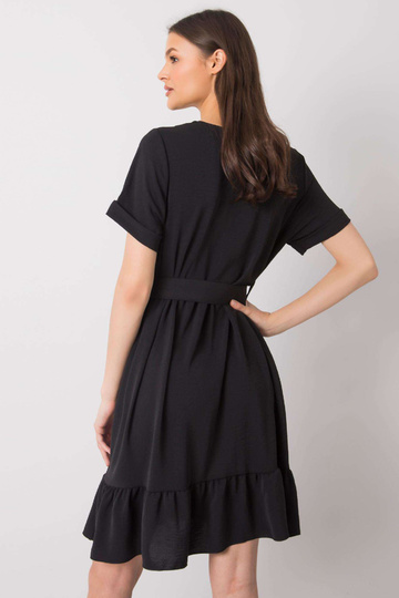 Melna kleita ar volāniem... 2