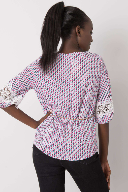 Balta un rozā blūze ar Jazmin rakstiem