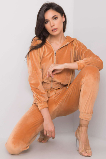 Kamieļu velūra komplekts...