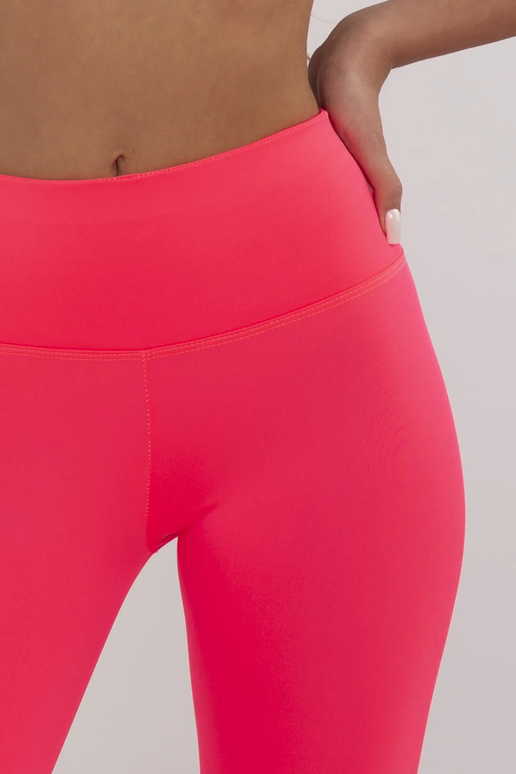 Fluo rozā šorti no Serena