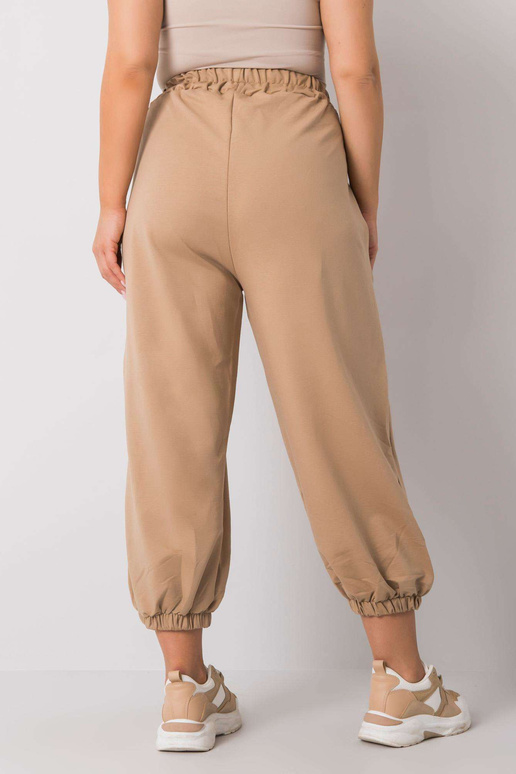 Bēšas plus izmēra treniņbikses ar...