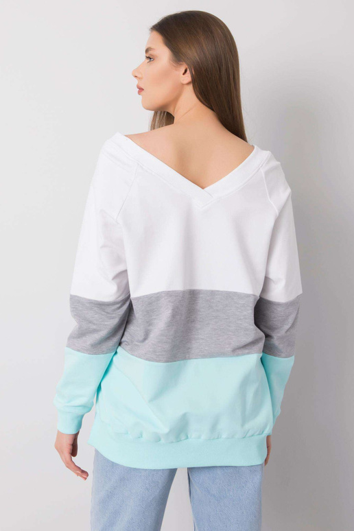 Balts un piparmētru sporta krekls... Balts un piparmētru sporta krekls...