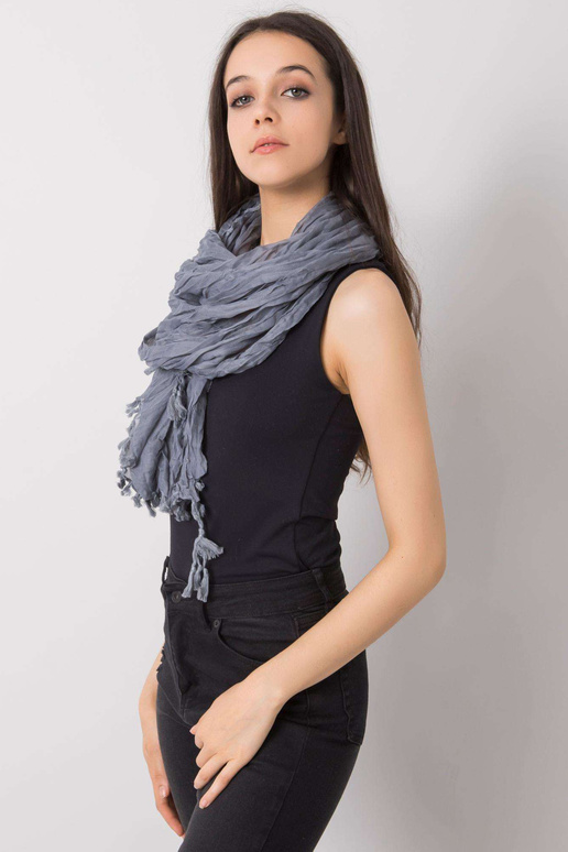 Pelēka šalle ar bārkstīm