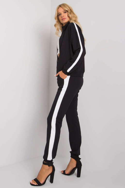 Melns sieviešu komplekts ar svītrām...