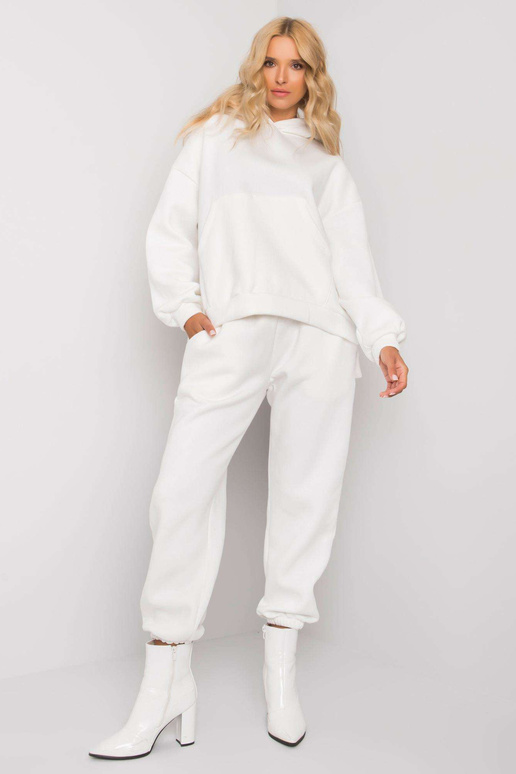 Janessa baltā treniņtērpa komplekts