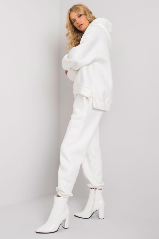 Janessa baltā treniņtērpa komplekts