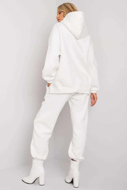 Janessa baltā treniņtērpa komplekts