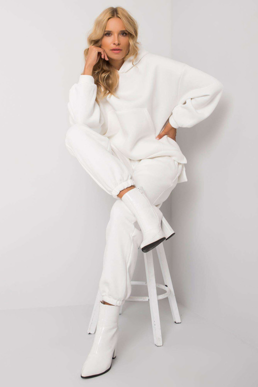 Janessa baltā treniņtērpa komplekts